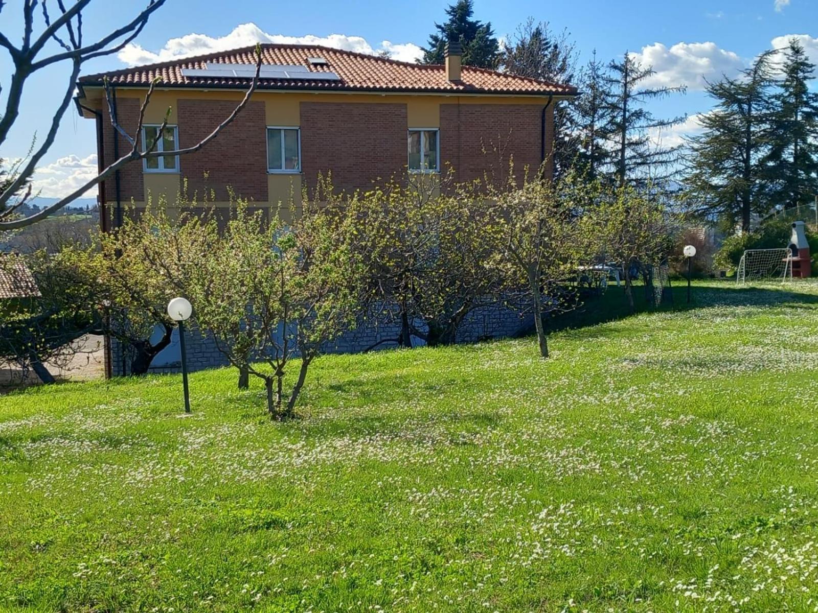 La Casa Di Enzo E Lucia Daire Urbino Dış mekan fotoğraf